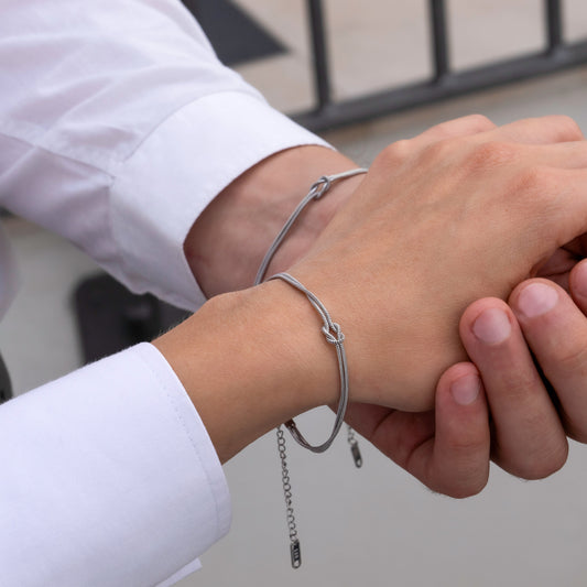Bracciale Nodo d'Amore - Fascino Romantico da Indossare