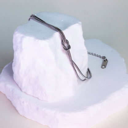 Bracciale Nodo d'Amore - Fascino Romantico da Indossare