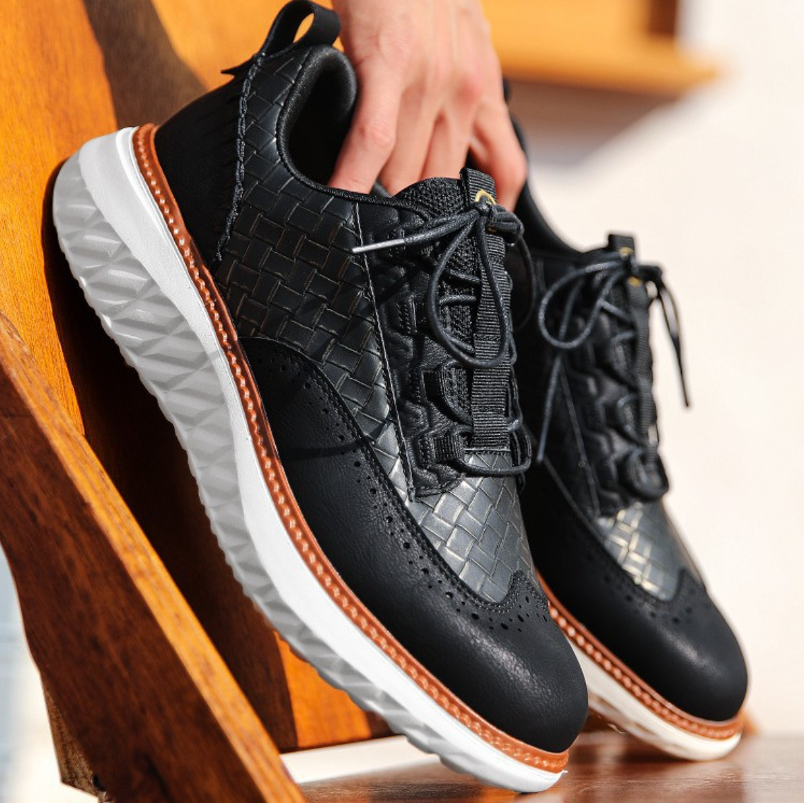 Scarpe da ginnastica ibride cucite a mano